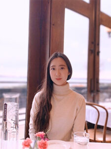 Jisoo Kim headshot